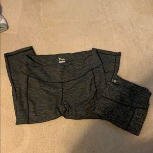 2 pairs old navy cropped leggings